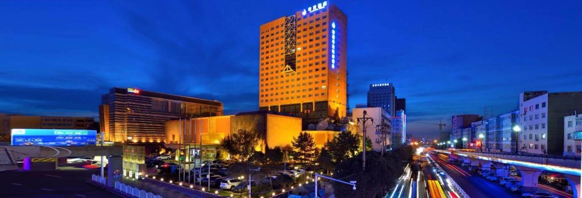 Luxemon Xinjiang Yindu Hotel Urumqi Ngoại thất bức ảnh